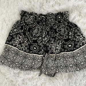 Patterned lounge shorts